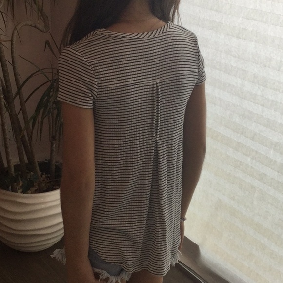 Black and white stripe tee. - Picture 4 of 4